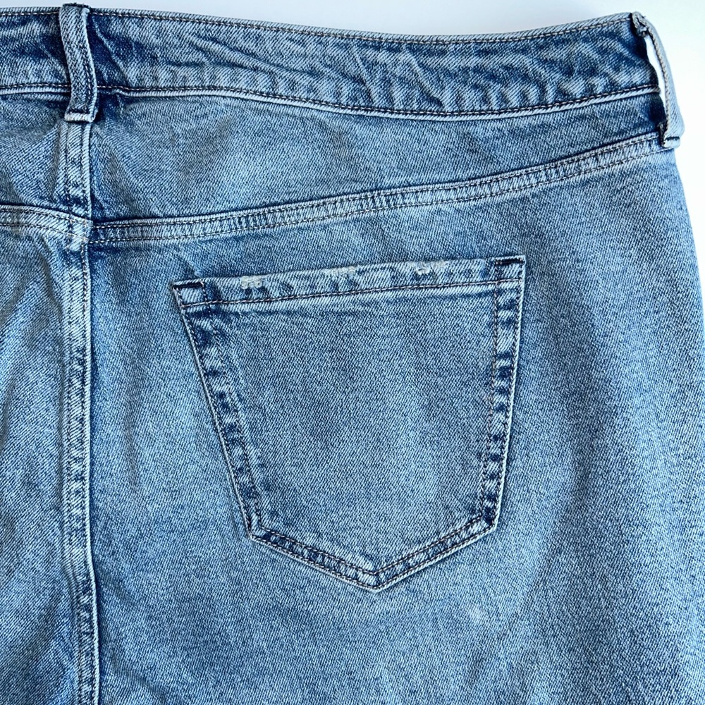 High-Rise Button-Fly Women’s Jeans - Light Blue - Picture 11 of 12